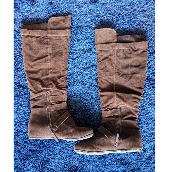 💜Chic Suede Knee-High Boots with Buckle Detail - Size 10 - Picture 2 of 10